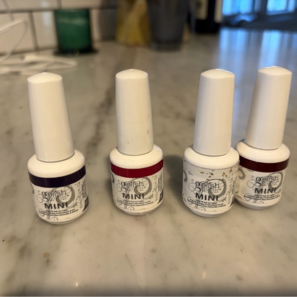 Set of 4 Gelish Soak Off Mini Nail Polishes - Picture 1 of 1